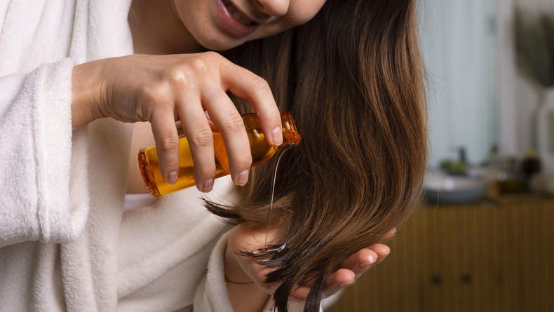 Витамины и масла, которые можно добавить в средства для волос