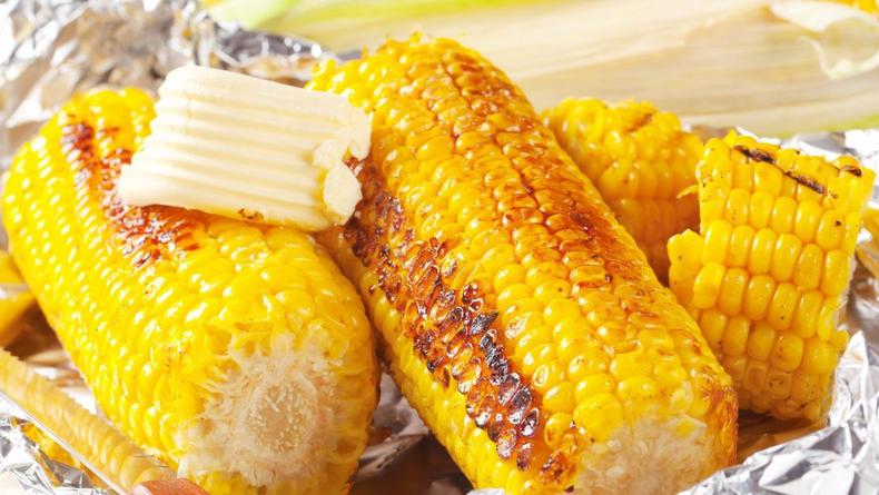 Рецепт дня: кукуруза, запечённая в фольге с соевым соусом