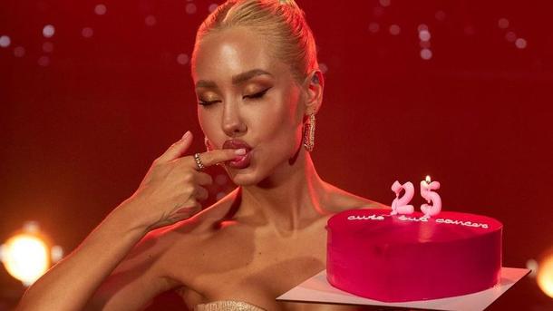 Даша Квиткова рассекретила, какой подарок на ее 25-летие был самым оригинальным Фото: instagram.com/kvittkova Даша Квиткова рассекретила, какой подарок на ее 25-летие был самым оригинальным Фото: instagram.com/kvittkova