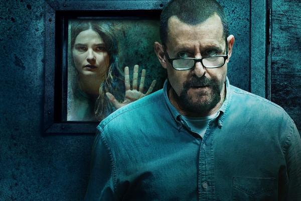 Дівчина в підвалі/Girl in the Basement (2021)