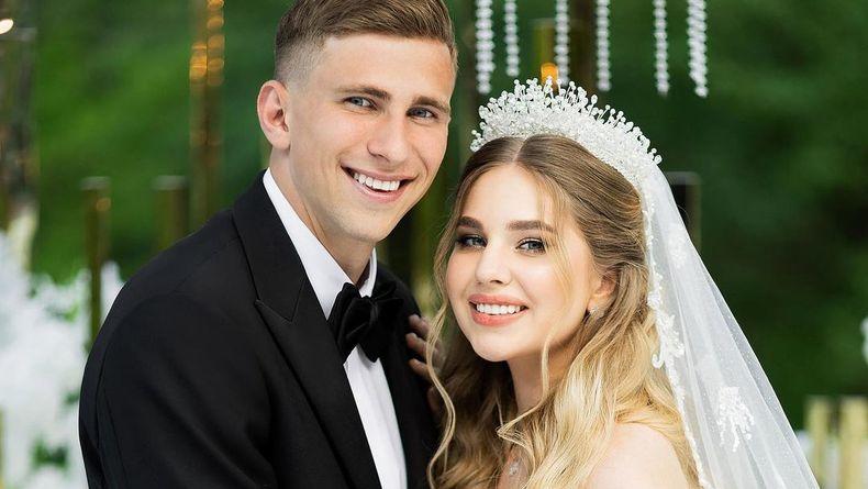 Дочка Юлії Леус показала фото із весілля з футболістом Іллею Забарним