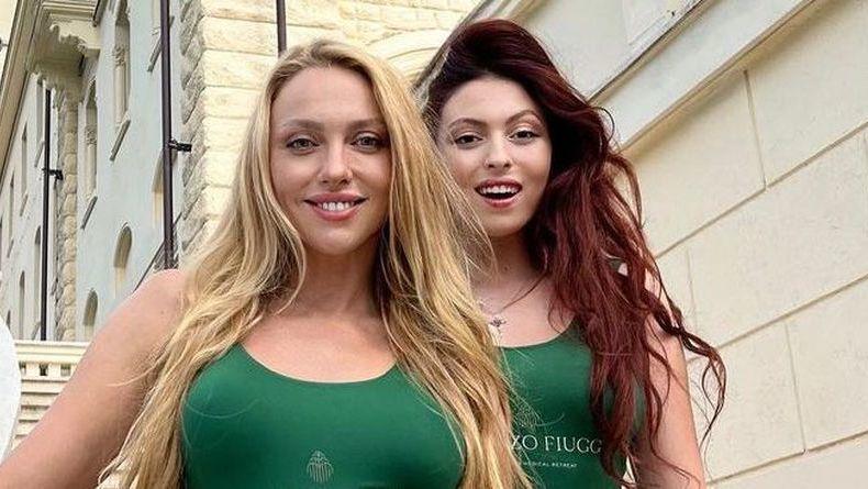 "Кто из нас красивее?": Полякова с дочерью устроили фотосет в купальниках в Италии
