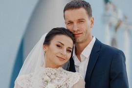 Илона Гвоздева поздравила мужа с годовщиной свадьбы и показала их венчание во время войны