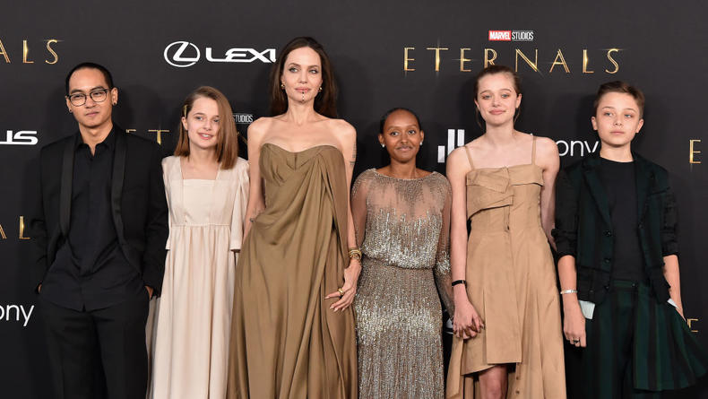 15-летняя дочь Анджелины Джоли получила должность личного ассистента звездной мамы