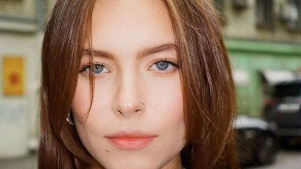 Маша Кравец слушает Лану Дель Рей Маша Кравец слушает Лану Дель Рей