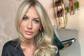 Леся Никитюк в вечернем платье на тонких бретелях "попрощалась с блондом"