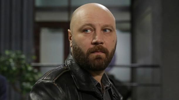 Дмитрий Суржиков играет главного героя сериала Дмитрий Суржиков играет главного героя сериала