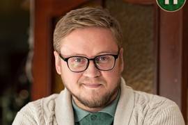 «Помогает актерское мастерство»: как Александр Сугак борется со стрессом