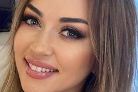 Валевская поразила публику дефиле в патриотическом платье в Нью-Йорке