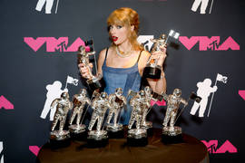MTV Video Music Awards 2023: лучшие наряды звезд на красной дорожке премии