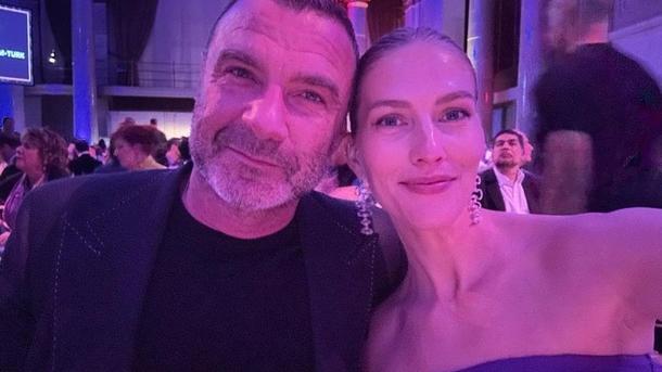 55-річний Лієв Шрайбер втретє став батьком: стать та ім'я дитини Фото: instagram.com/taylorneisen 55-річний Лієв Шрайбер втретє став батьком: стать та ім'я дитини Фото: instagram.com/taylorneisen