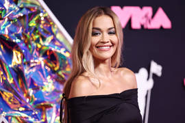 Рита Ора показала, как выглядят самые модные брюки осени 2023