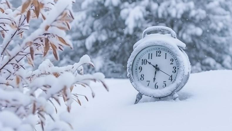 Перехід на зимовий час: коли переводити годинник вже цієї неділі