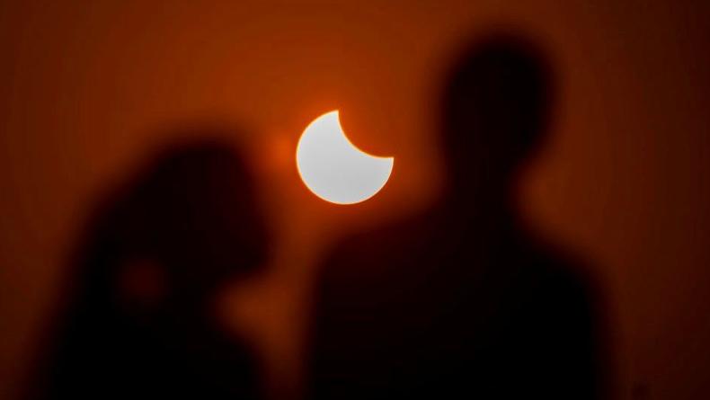 Сонячне й місячне затемнення у жовтні 2023: як поводитися, щоб не втратити гроші