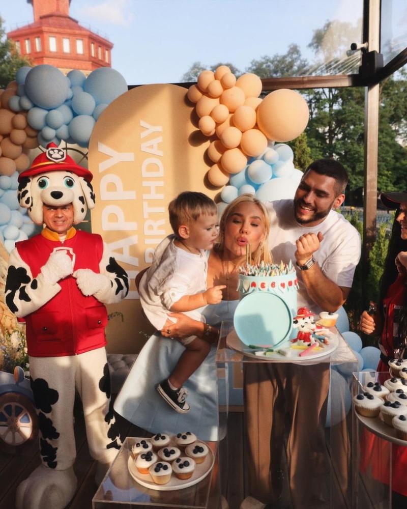 Даша Квіткова та Нікіта Добринін на святкуванні дня народження сина Фото: instagram.com/kvittkova Даша Квіткова та Нікіта Добринін на святкуванні дня народження сина Фото: instagram.com/kvittkova