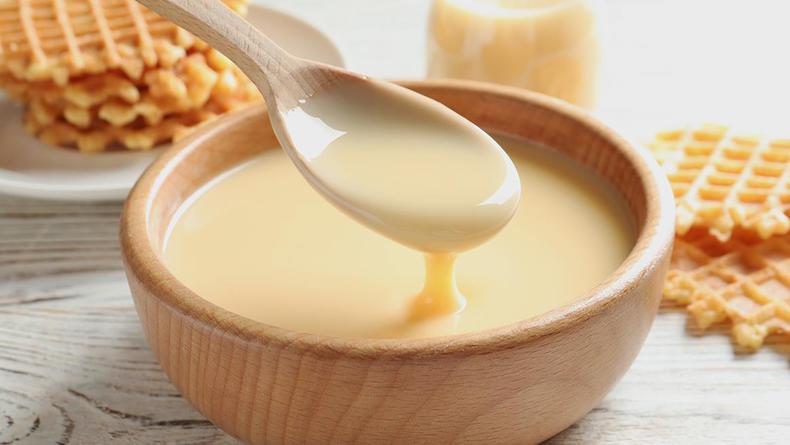 Домашнє згущене молоко: як приготувати смачно та швидко