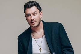 Співак Ivan Navi вперше розповів про таємне весілля та показав свою дружину