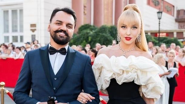 Продюсер Олі Полякової розсекретив, скільки заробила співачка на скандальному весіллі експрокурора Фото: facebook.com/yasinskymike Продюсер Олі Полякової розсекретив, скільки заробила співачка на скандальному весіллі експрокурора Фото: facebook.com/yasinskymike