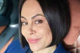 Бывшая Кличко показала "настроение вечера" в легком платье и как звала дельфинов