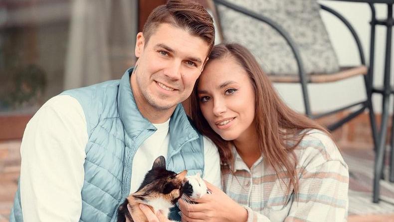 Ексучасник «Холостяка» Черкасов та його дружина відреагували на чутки про розлучення