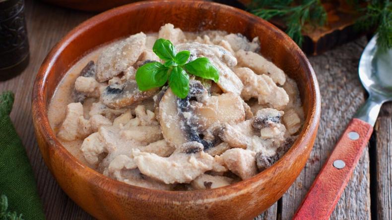 Бефстроганов из курицы: бюджетный рецепт блюда пошагово