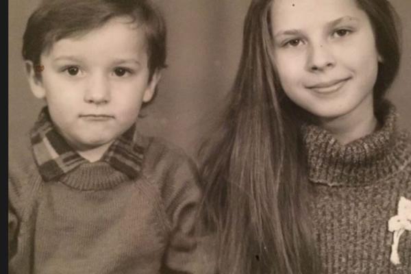 Тарас Цимбалюк та його сестра Ольга у дитинстві Фото: instagram.com/taras.tsymbaliuk