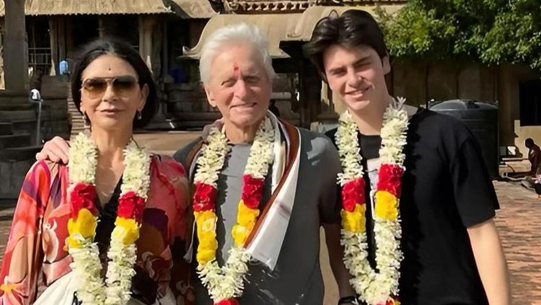 Майкл Дуглас и Кэтрин Зета-Джонс устроили "осмотр достопримечательностей" в Индии