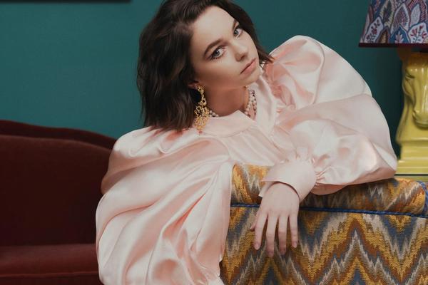 Эмма Майерс в платье от GASANOVA Фото: 1883magazine.com