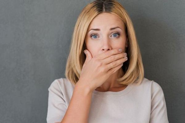 Чому з&#039;являється неприємний запах із рота?