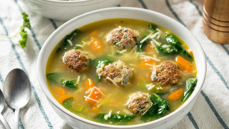 Як приготувати знаменитий італійський весільний суп: покроковий рецепт