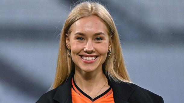 Квіткова сама собі поставила вподобайку 