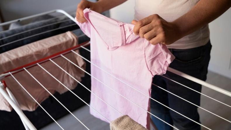 Как высушить одежду и избежать образования конденсата на окнах и стенах: лайфхаки