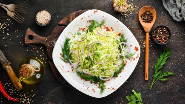 Что приготовить из молодой капусты: ТОП-3 простых и вкусных салата Что приготовить из молодой капусты: ТОП-3 простых и вкусных салата