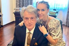 Ющенко тепло поздравил дочь по случаю 44-летия и показал ее в детстве