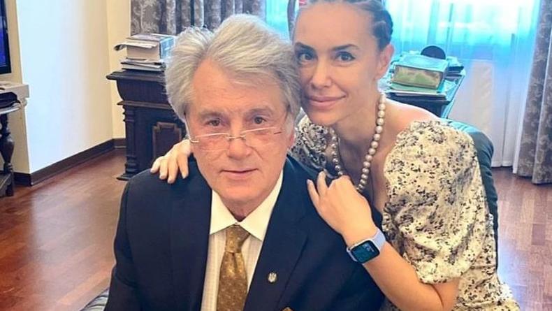 Ющенко тепло поздравил дочь по случаю 44-летия и показал ее в детстве