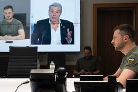 «За заслуги перед Украиной»: Ален Делон получил награду от Зеленского