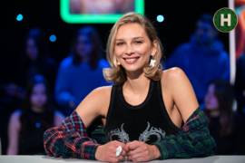 «Месяц учила французский»: Лера Товстолес – о дне рождения в Париже