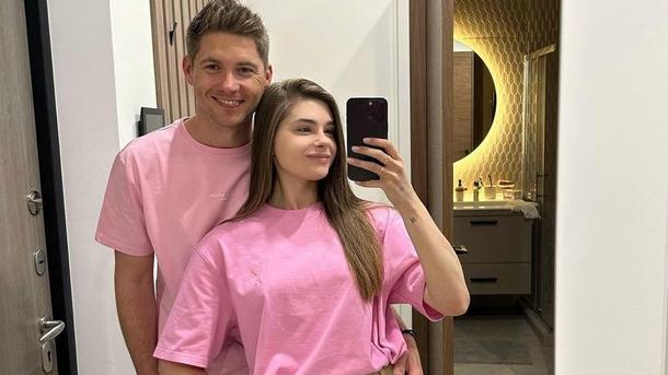 Жена Остапчука пожаловалась на хейт в Сети со стороны работницы МОН instagram.com/vova_ostapchuk Жена Остапчука пожаловалась на хейт в Сети со стороны работницы МОН instagram.com/vova_ostapchuk