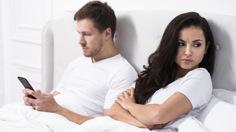 4 ознаки того, що ваш партнер вам зраджує