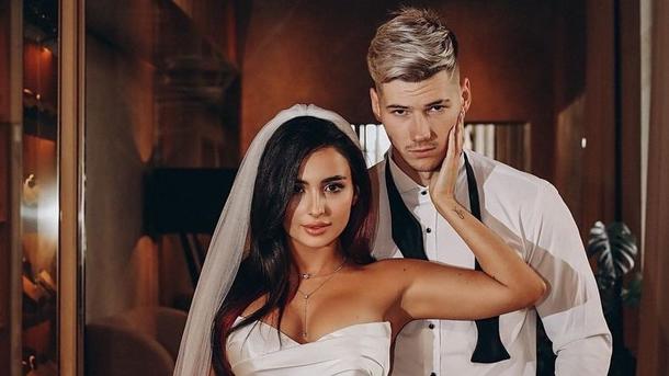Трінчер згадала, як намагалася врятувати шлюб із Волошиним instagram.com/annatrincher_official Трінчер згадала, як намагалася врятувати шлюб із Волошиним instagram.com/annatrincher_official