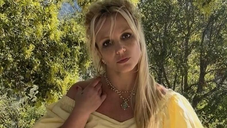 Бритни Спирс обвинила маму в инциденте в отеле и показала вывихнутую лодыжку