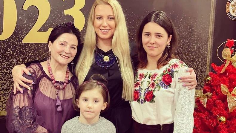 Тоня Матвиенко призналась, где сейчас живет ее старшая дочь, которую она родила в 17 лет