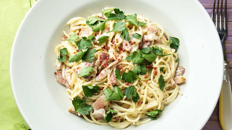 Спагеті карбонара: покроковий рецепт від Євгена Клопотенка