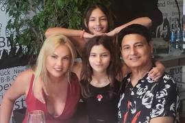 Камалия выложила видео с бывшим мужем и дочерьми из Португалии