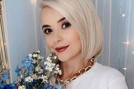 Міка Ньютон показала, який вигляд мала в дитинстві довговолосою брюнеткою