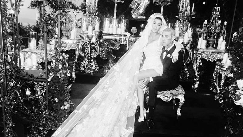 Кортни Кардашьян запостила фото со свадьбы в Италии с Трэвисом Баркером
