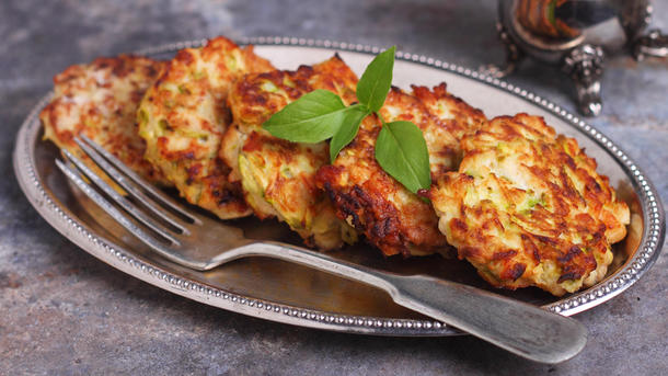 Как приготовить котлеты из куриного фарша с кабачками: пошаговый рецепт Как приготовить котлеты из куриного фарша с кабачками: пошаговый рецепт