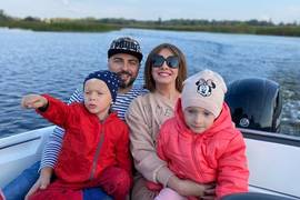 Кравец показала пляжное видео с детьми и объявила о поиске нового жилья