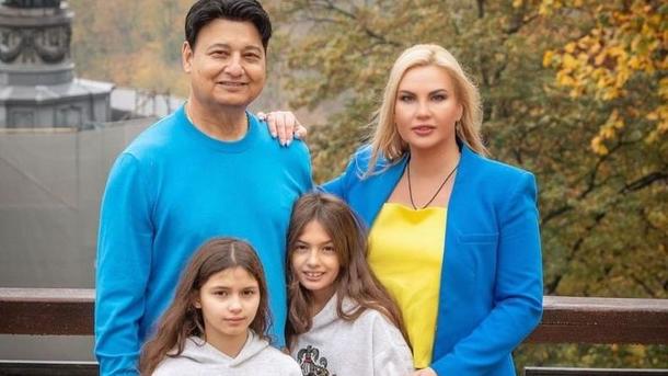 Дочери Камалии живут и учатся в Великобритании 