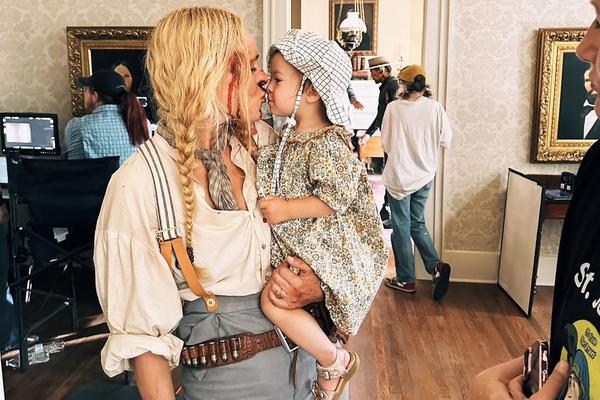 Румер Вілліс з дочкою на майданчику instagram.com/rumerwillis